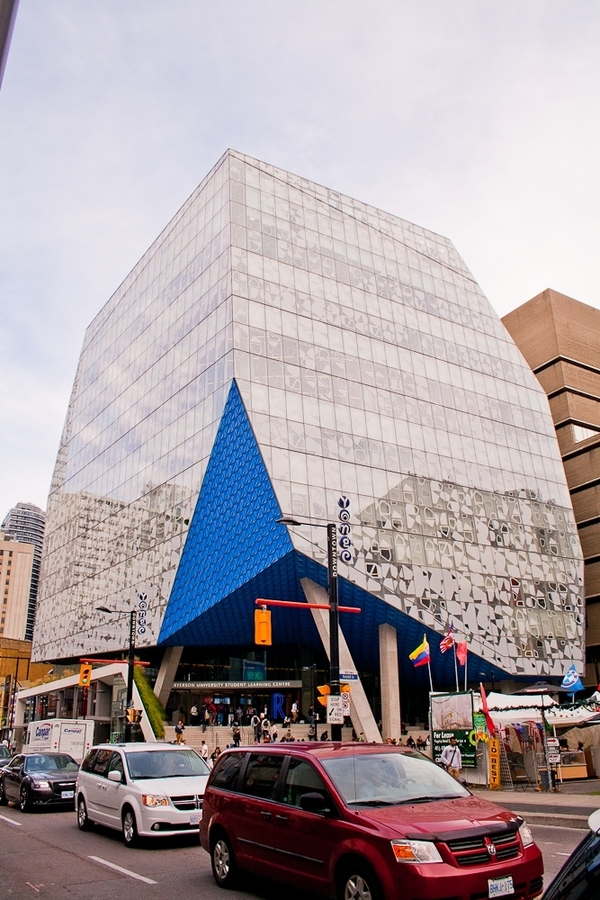 METROPOLITAN UNIVERSITY - TORONTO - FLAT&FRIENDS